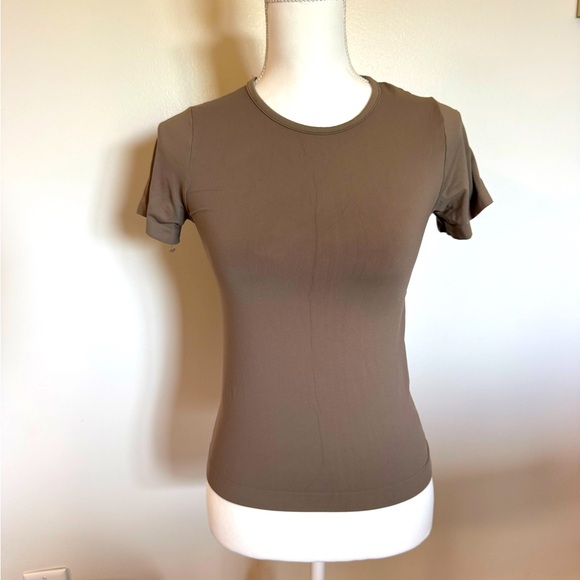 SKIMS Tops - Skims Soft Smoothing T-shirt Women’s Size Large